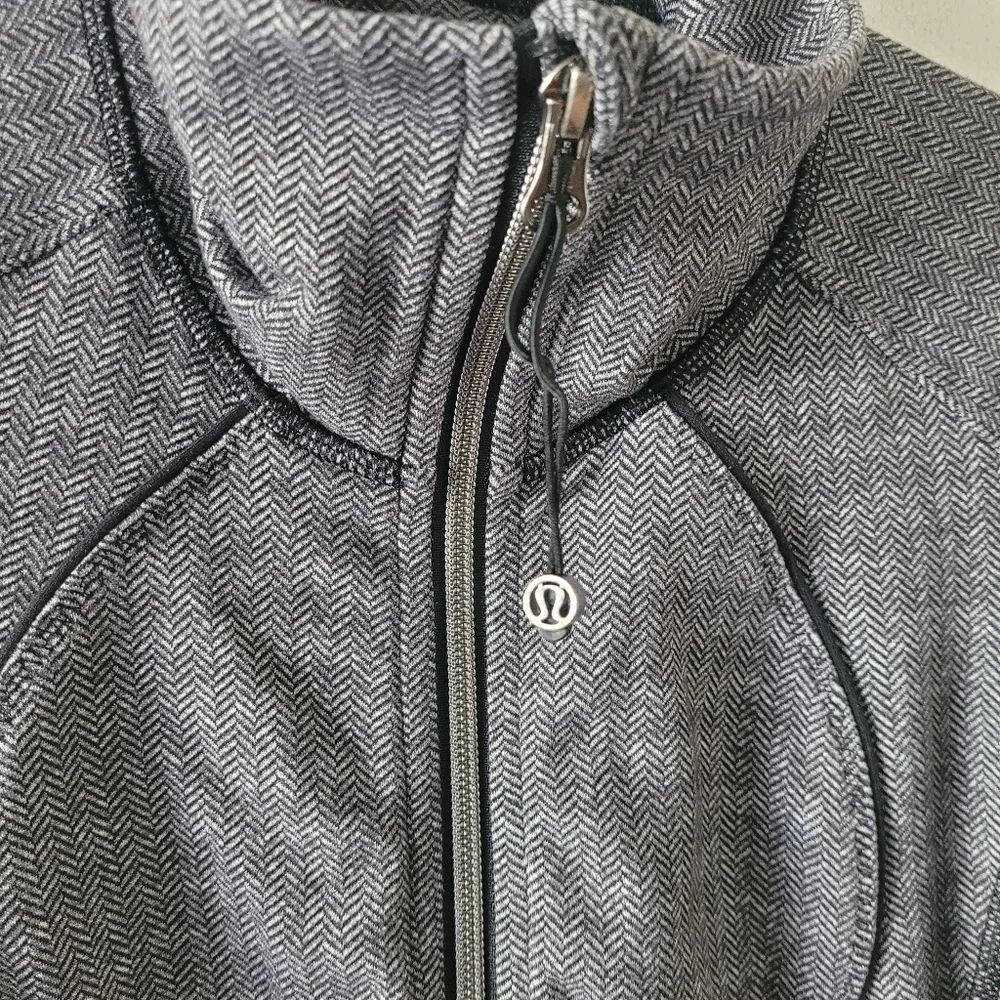 Lululemon Asana Full Zip Herringbone Black‎ and Gray Jacket Size 2